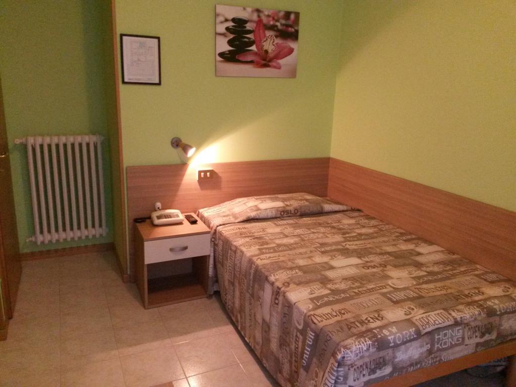 Albergo Esperia Tabiano Terme Chambre photo